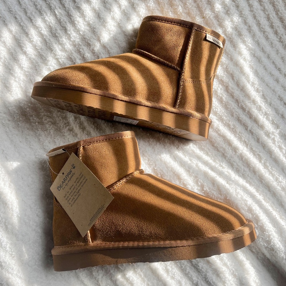 Bearpaw Short Boots • Size 7 • NWT